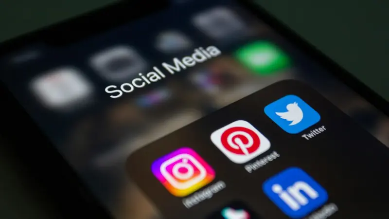 Scrolling Through Screens: Social Media's Unseen Power in Family Law - MyLawyer Directory